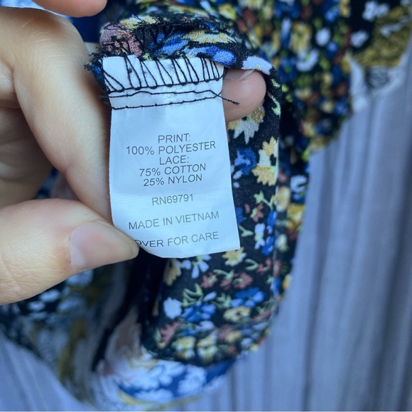 Mixed Print Lace Blouse - Picture 4 of 6